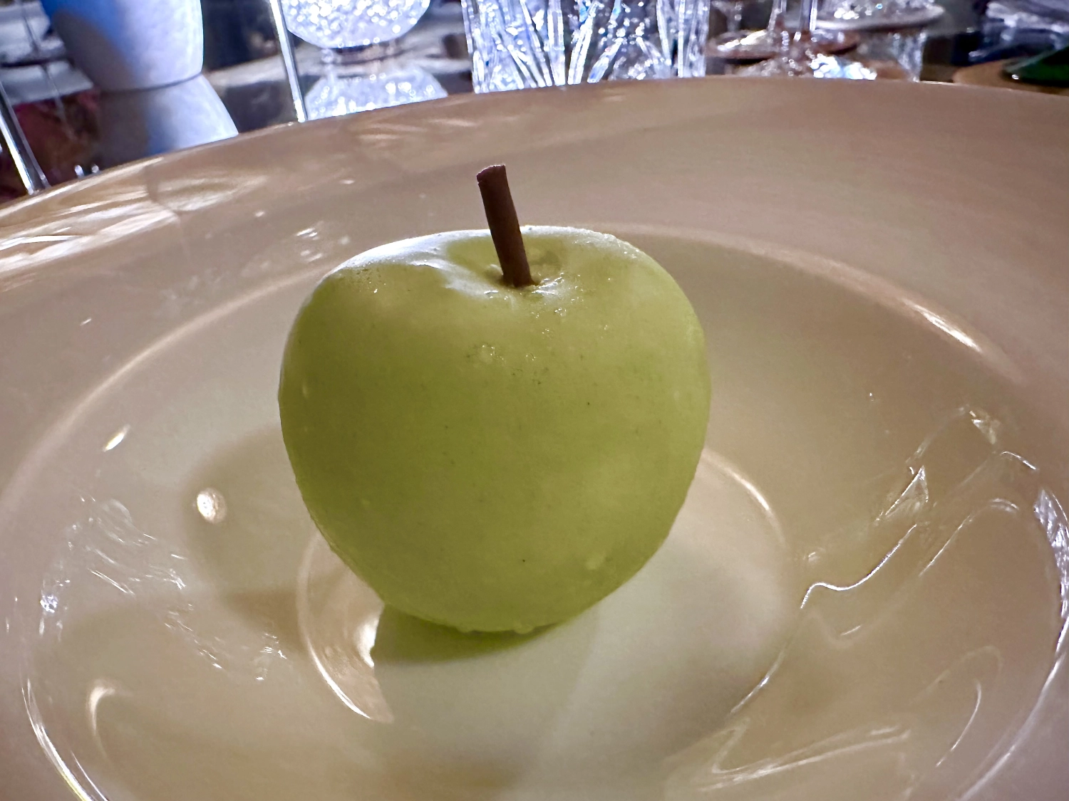 SARDINIEN – DAS INSEL-SPECIAL ein Apfel im Teller   von LOEVENSportwagentouren GmbH